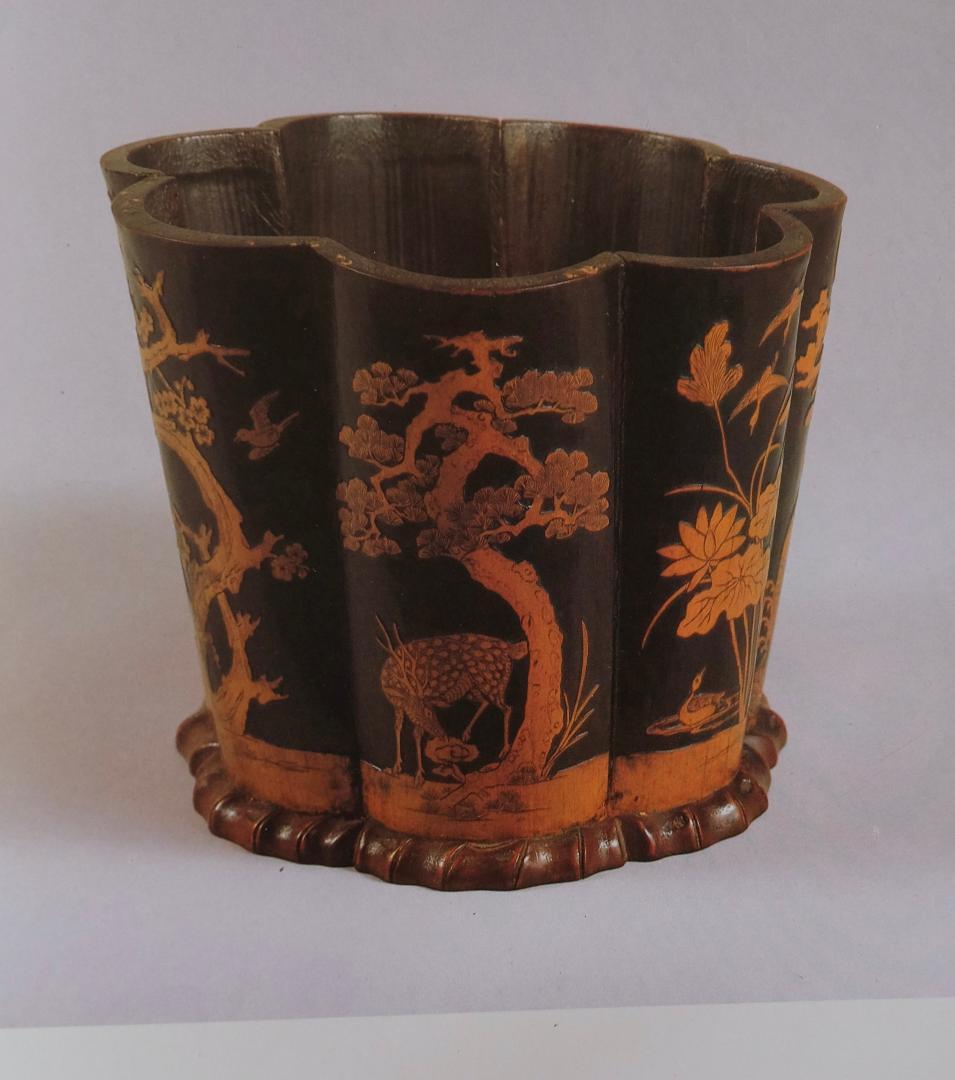 ☆李朝☆３足付/鶴・亀の模様の竹製の筆筒