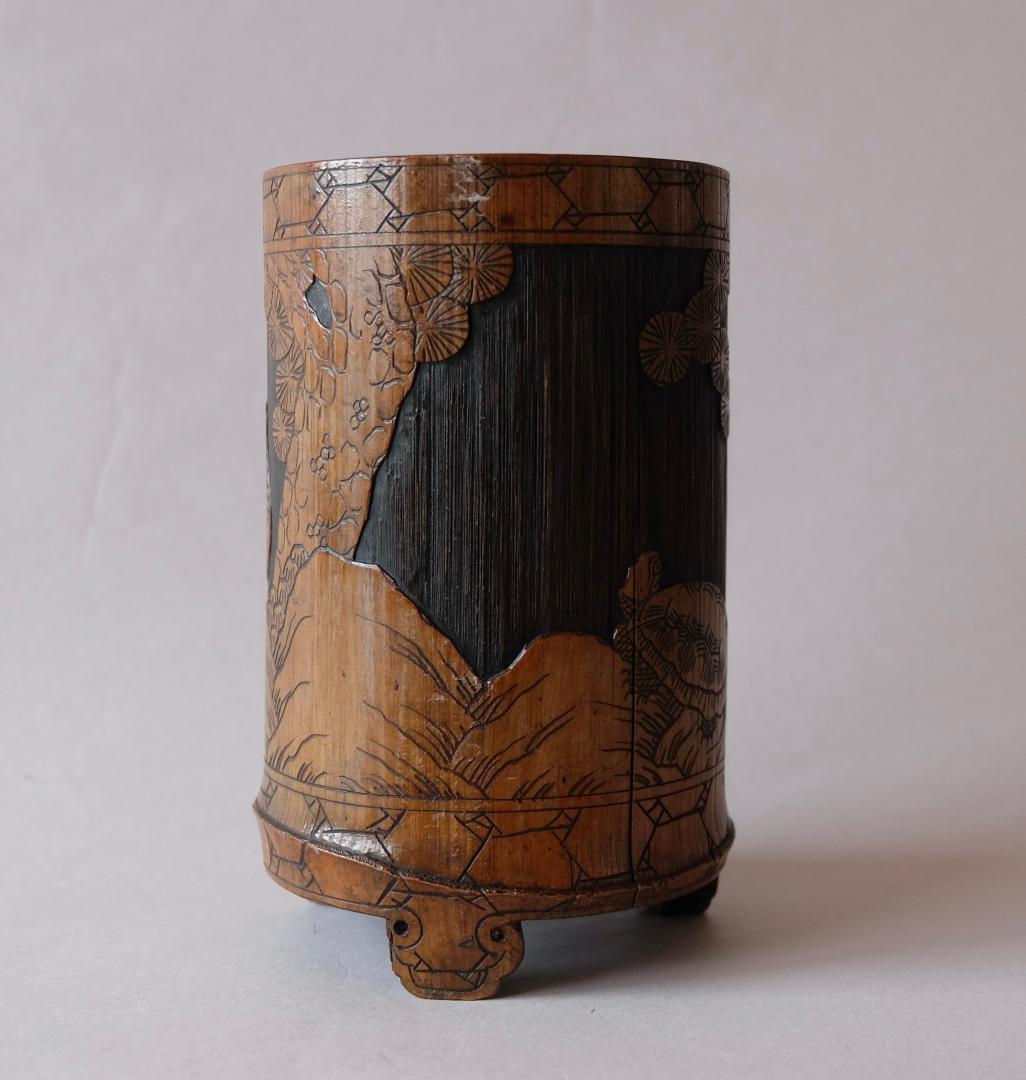 ☆李朝☆３足付/鶴・亀の模様の竹製の筆筒