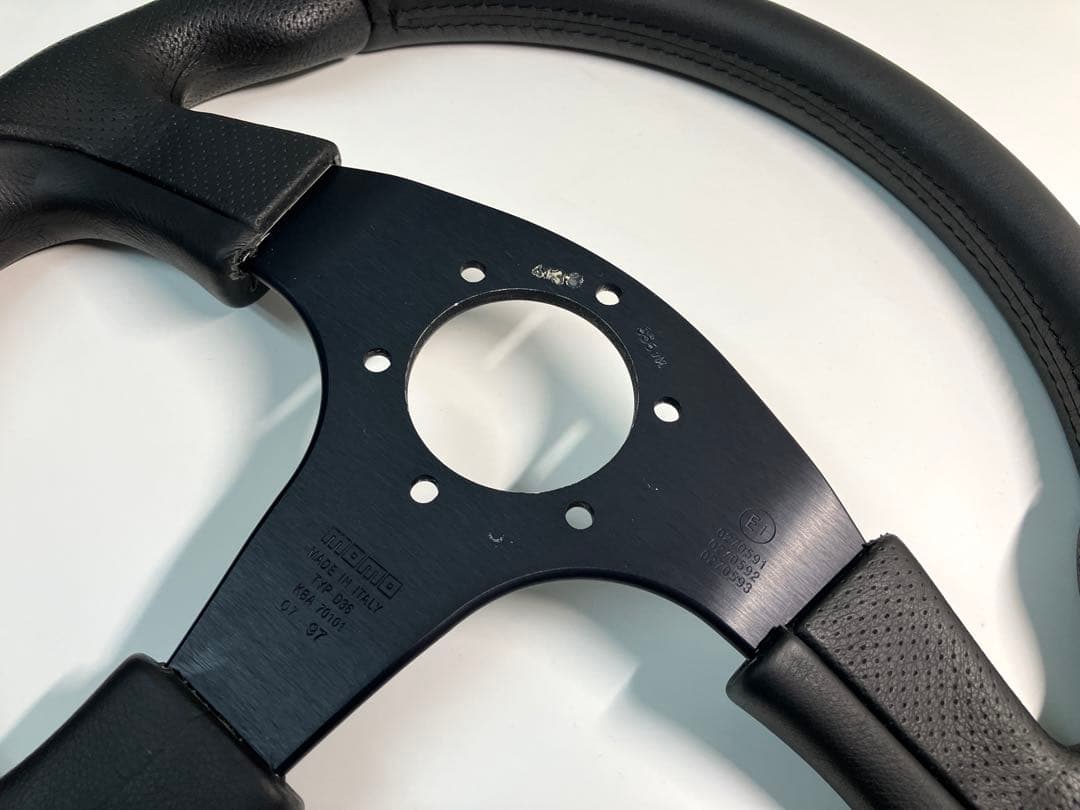 モモ MOMO ステアリング36cm/NARDI/ナルディ/ホーンボタン無し