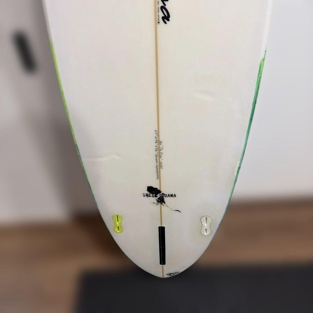 ジャスティスサーフボード　グリーンイグアナモデル