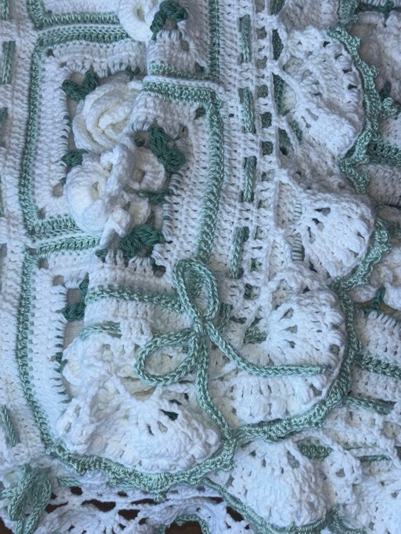 ハンドメイド 薔薇 モチーフ ブランケット 白 リボン