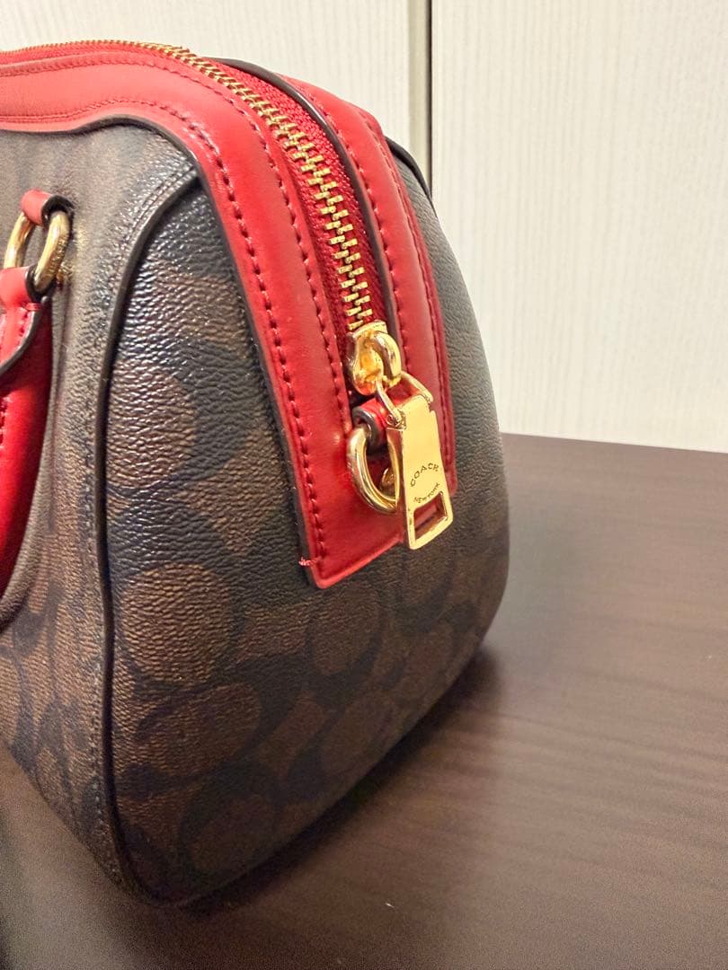 美品　コーチ ローアン サッチェル シグネチャー 2way ショルダーバッグ 赤