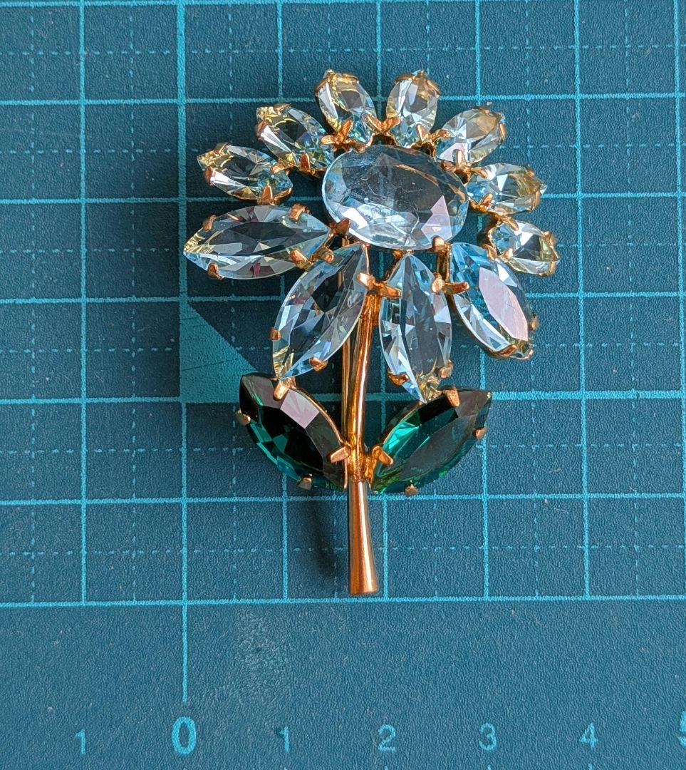 アクアマリンブルー ビジュー フラワーデザイン ブローチ 美品 JULIANA？