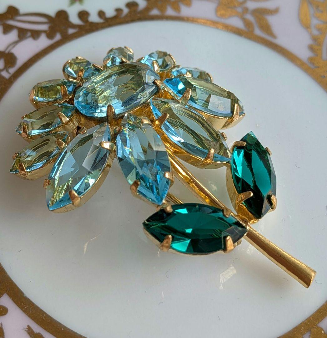 アクアマリンブルー ビジュー フラワーデザイン ブローチ 美品 JULIANA？