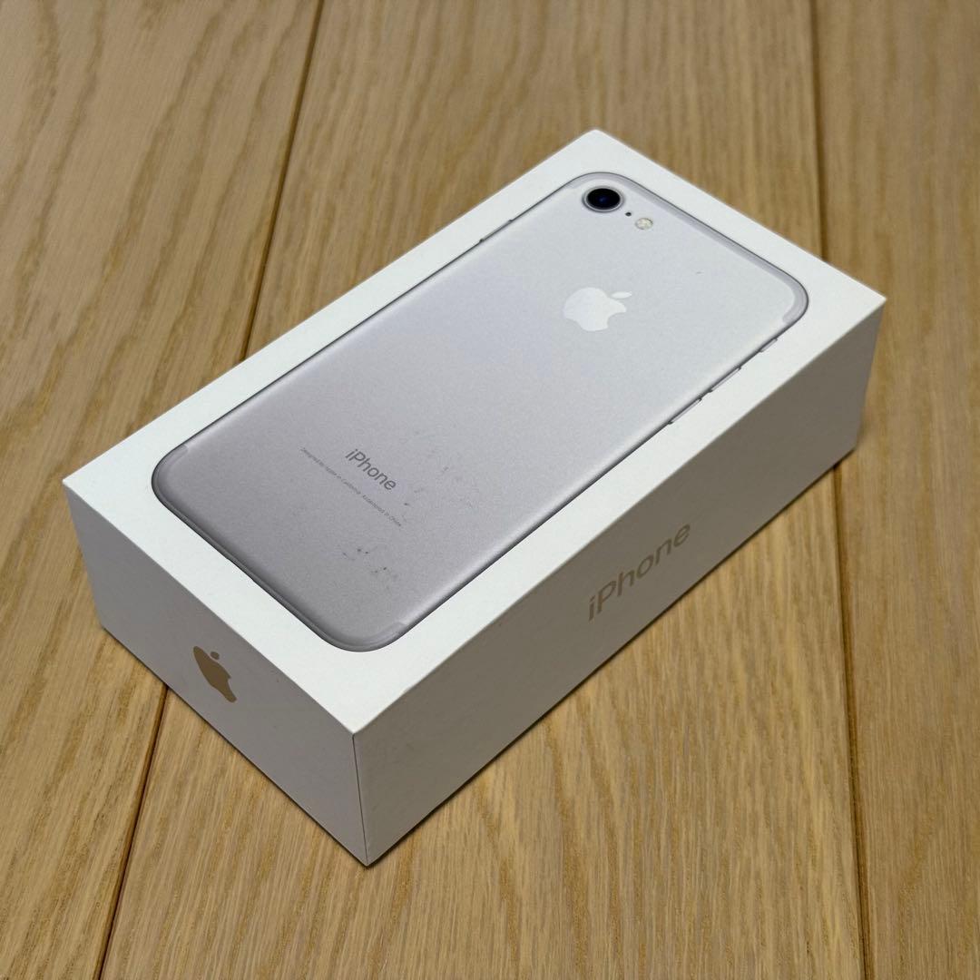 iPhone 7 シルバー 128GB（バッテリー99%）
