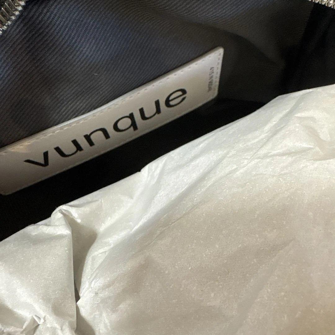 vunque ブラック ショルダーバッグ