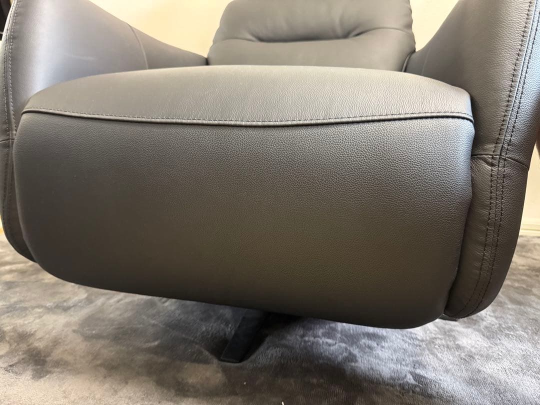 超美品　ニトリ　電動リクライニングパーソナルチェア 2モーター LE01 黒