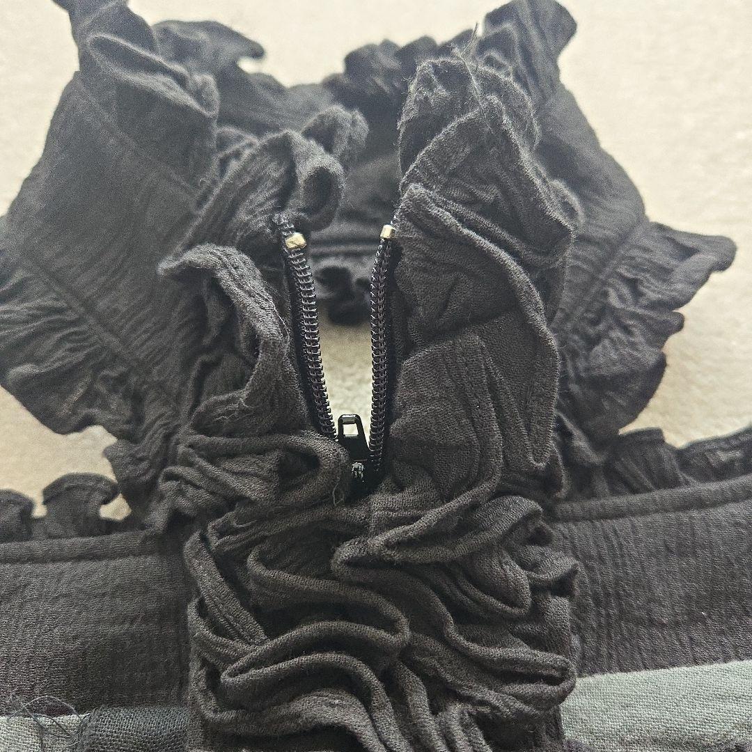 Na+H フリル付きブラック長袖シャツ