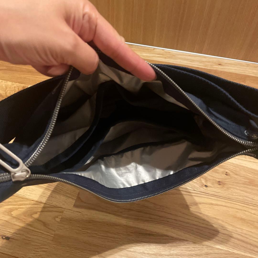 【新品】LeSportsacレスポートサック　エッセンシャル　ボディバッグ