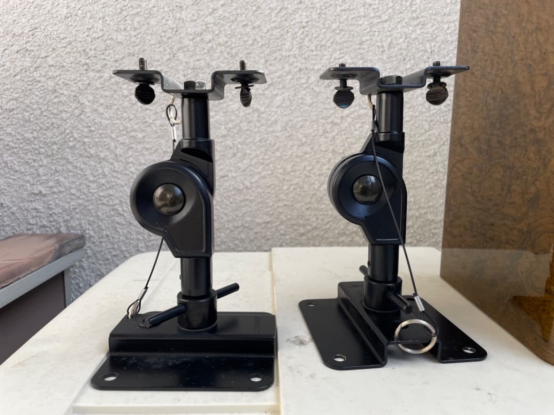 Bose スピーカー　MODEL 121V ２台セット　吊下げ金具付