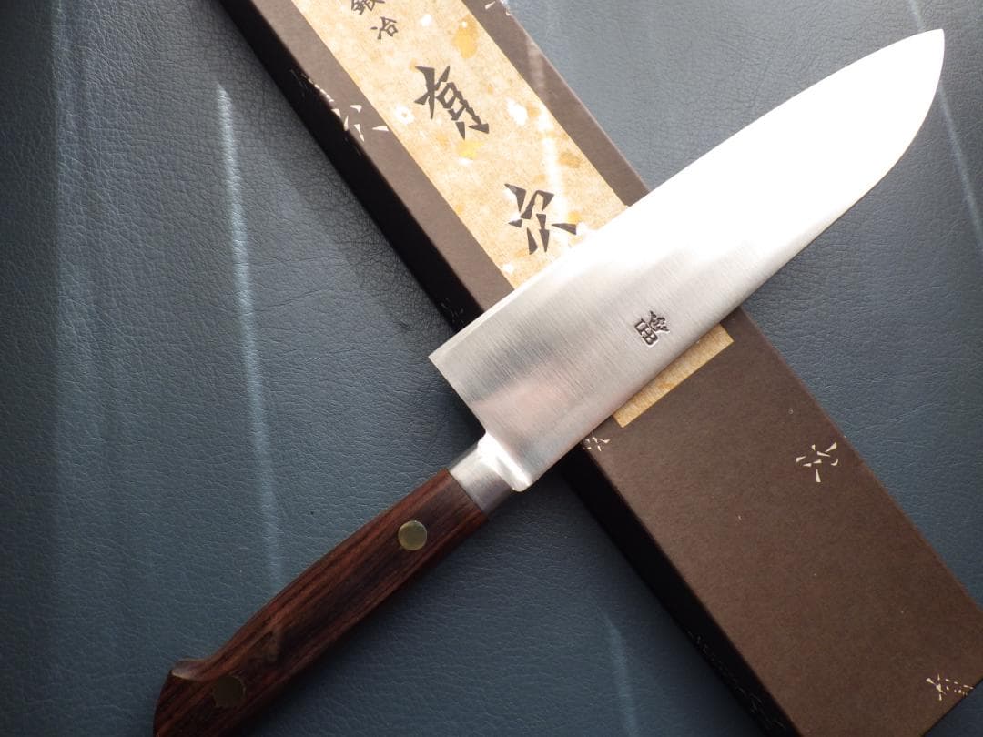 ゆ*じ様 京都/有次・三徳/牛刀包丁刃渡185mm共箱有り★UHB鋼★製造終了品