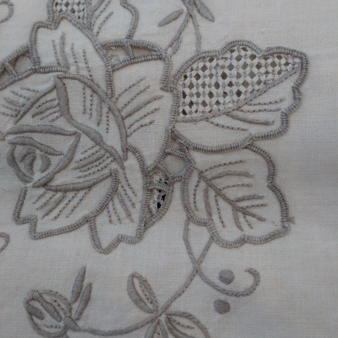 横浜元町　近沢レース店花柄刺繍テーブルクロスとナプキンセット