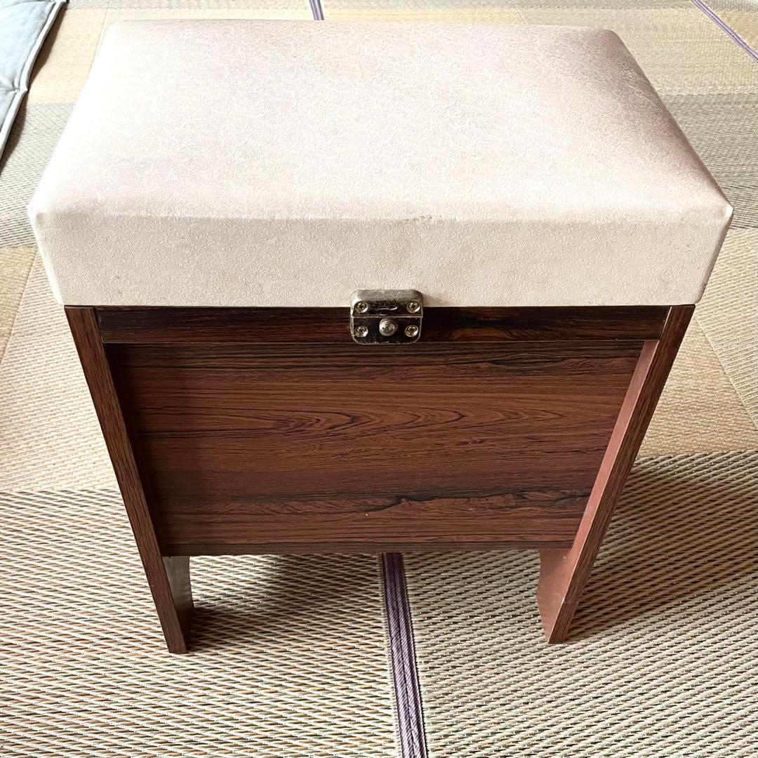 ◆昭和レトロ 収納付きスツール 小型椅子 木材 革張り ペイズリー柄 ゴールド③