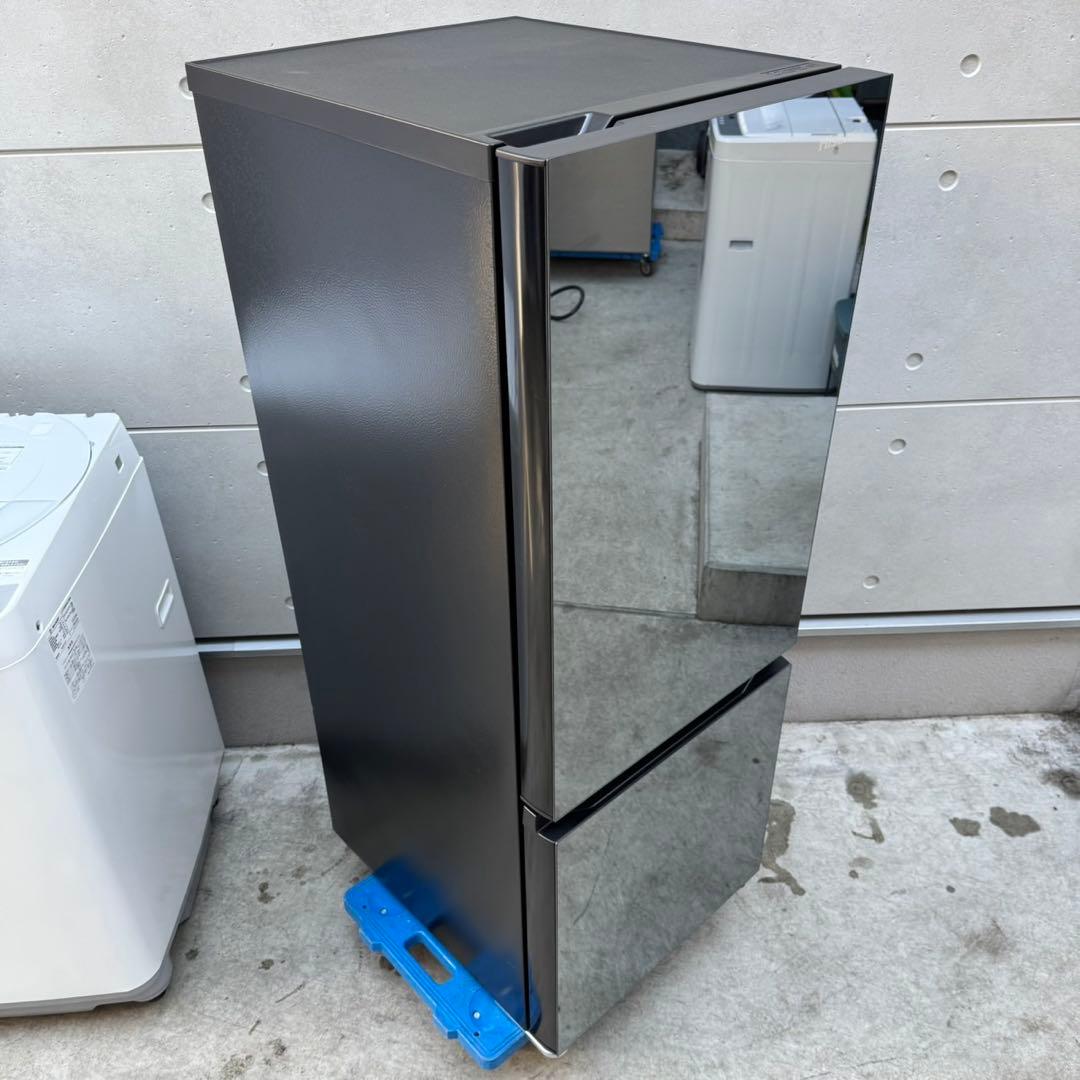 143⭐️2024年製美品★ハイセンス　冷蔵庫　ミラー　ブラック　鏡　一人暮らし