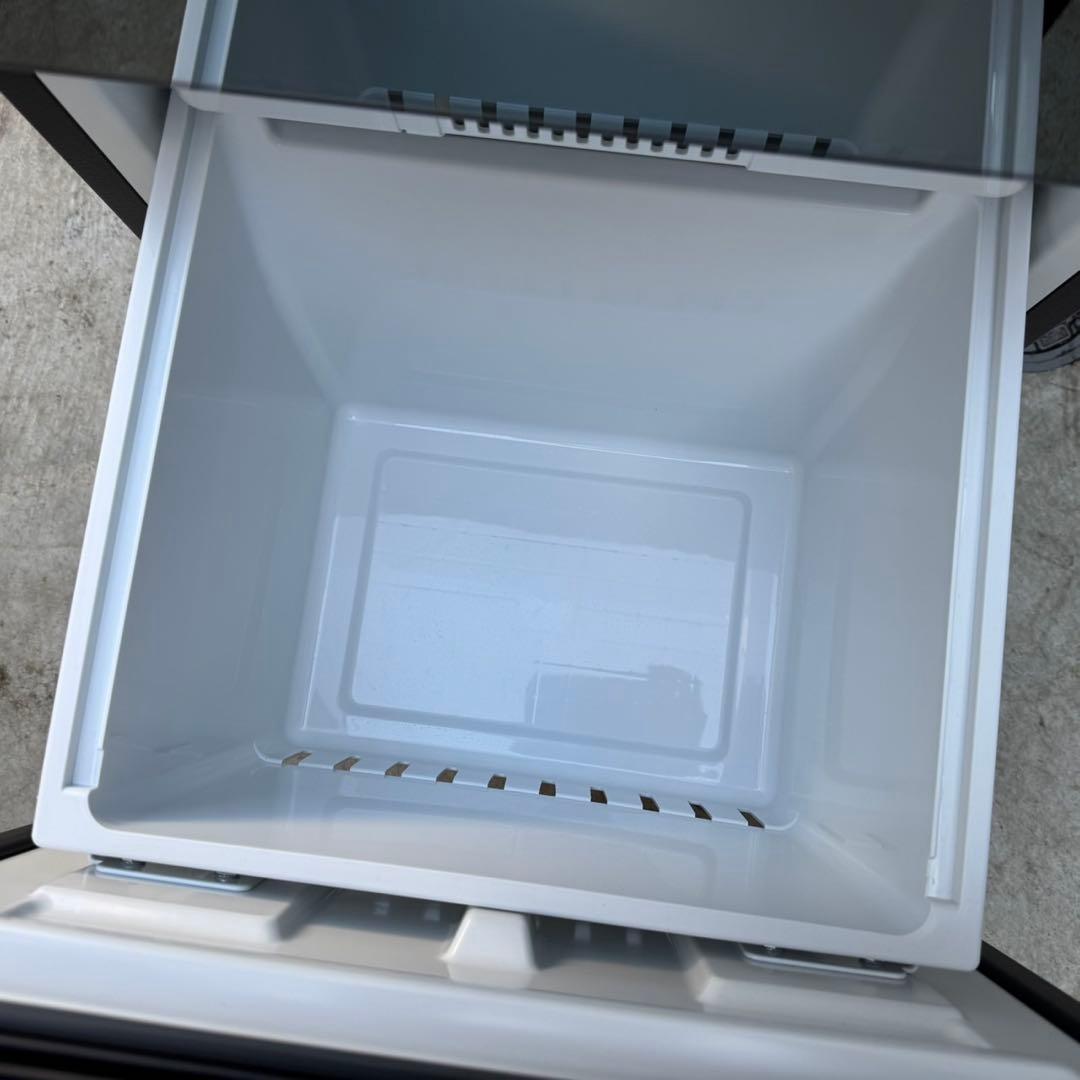 143⭐️2024年製美品★ハイセンス　冷蔵庫　ミラー　ブラック　鏡　一人暮らし