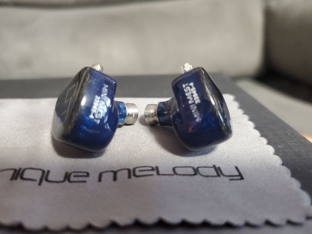 イヤホン Unique Melody mini Mest