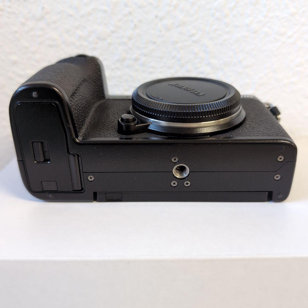 Fujifilm X-S10 ミラーレス一眼カメラ 本体と付属品