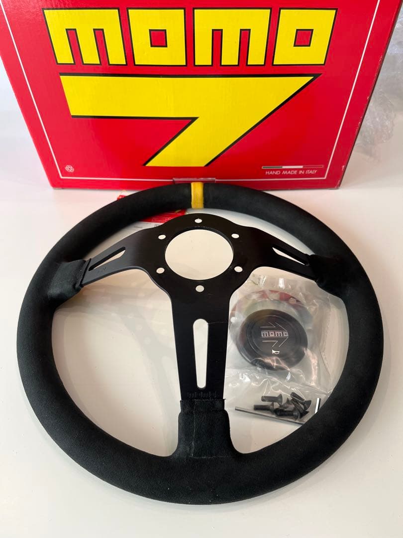 MOMO モモステアリング MOD.08 33マイクロファイバー ディープコーン