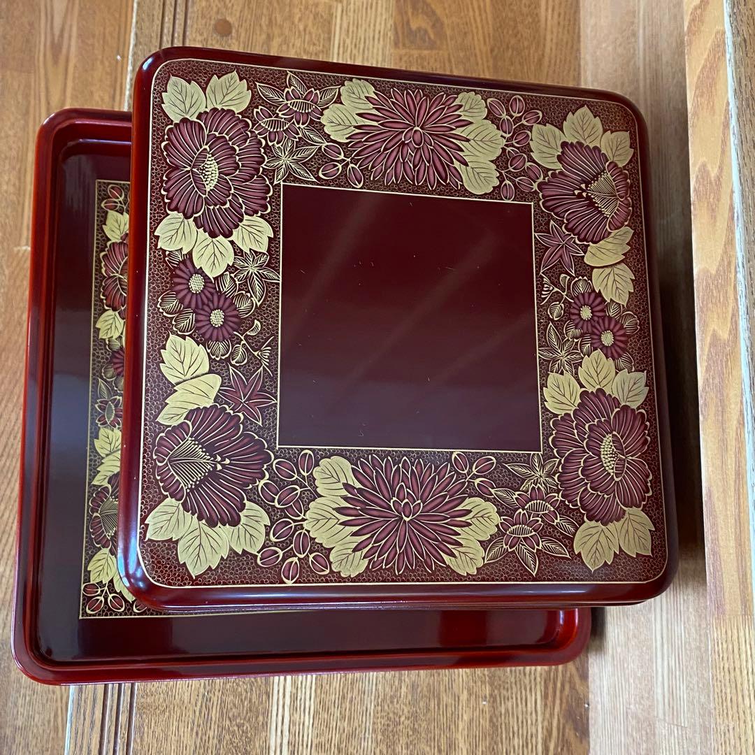 輪島塗　塩徳屋　精撰漆器 台付二段重箱 沈金花柄 美術工芸品　布着堅地漆器