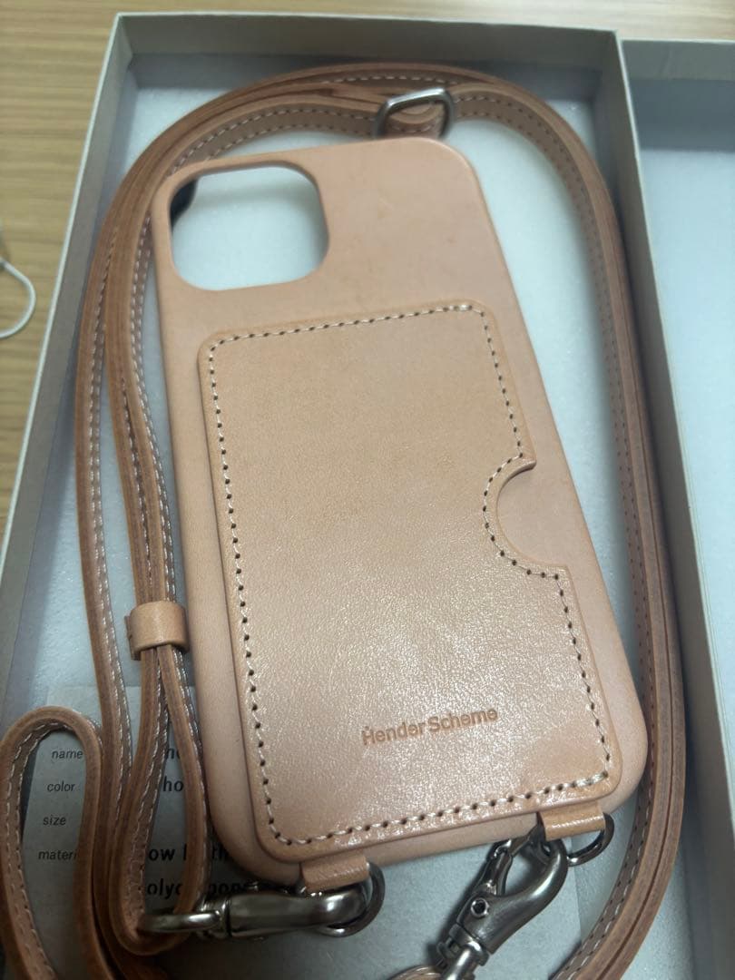 【新品】エンダースキーマiPhone 15用ケース ストラップ付き ナチュラル