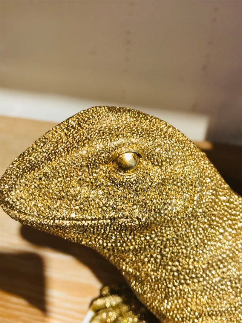 kare エレガントでユーモアのある爬虫類型ブックエンド