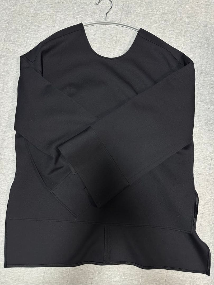 ルフィル ソフトダンボールスリットスリーブブラウス