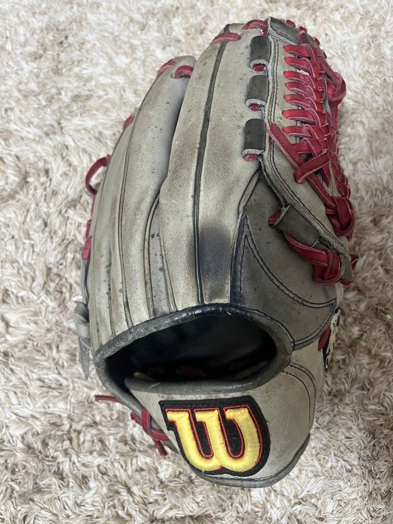 東京ヤクルトスワローズ荒木選手と丹野選手の公式戦で使用したグローブ