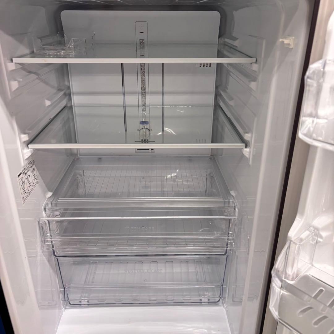 656 SHARP 中型冷蔵庫　小型　一人暮らし　容量271L 1〜2人暮らし用