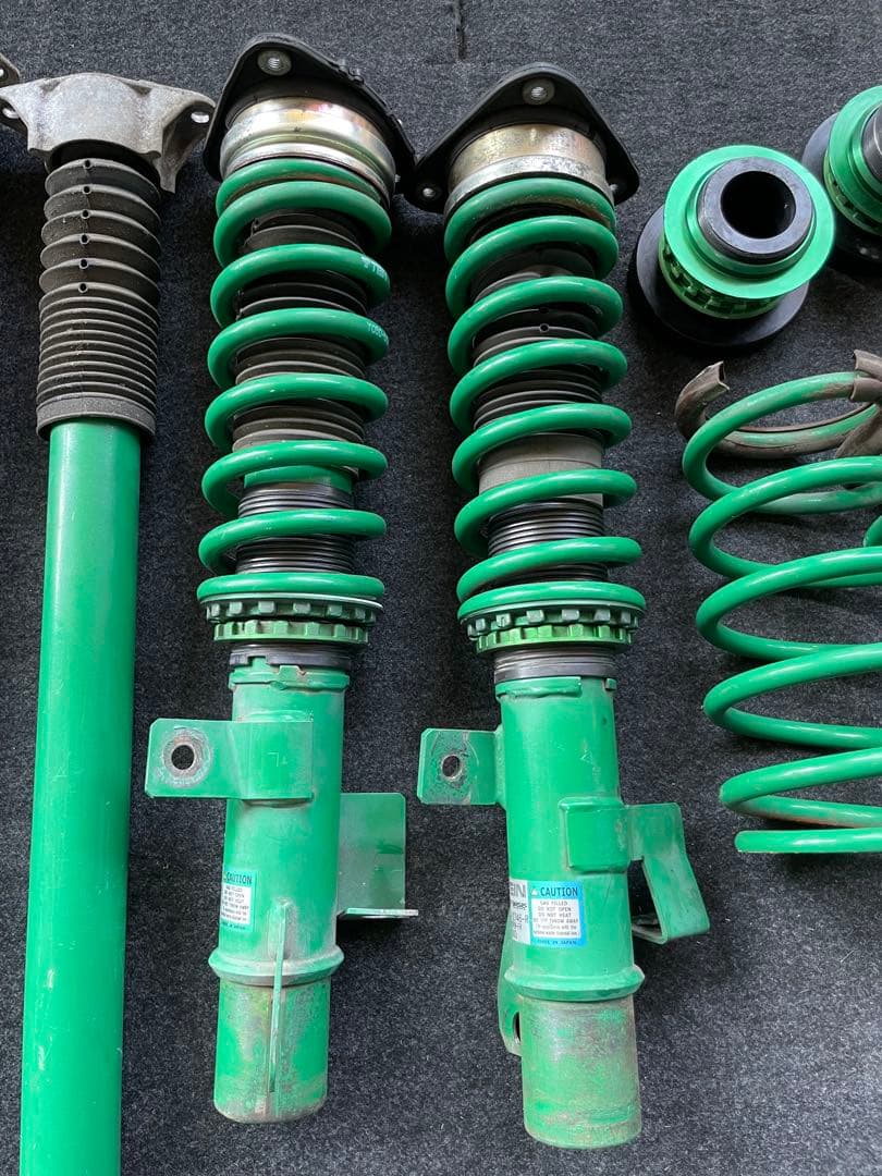 プレマシー　TEIN ネジ式車高調　　CWEFW CREW