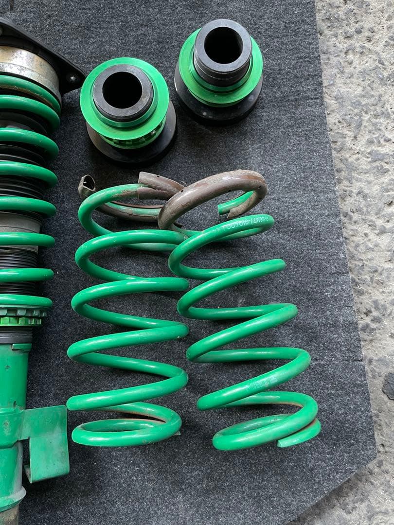 プレマシー　TEIN ネジ式車高調　　CWEFW CREW