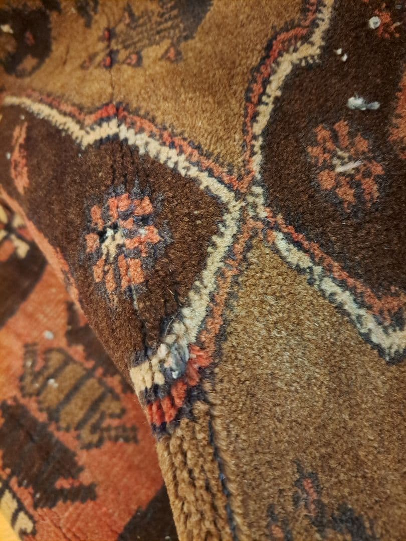 手織り絨毯　トライバルラグ　ヴィンテージラグ　ウール　カーペット　水差し