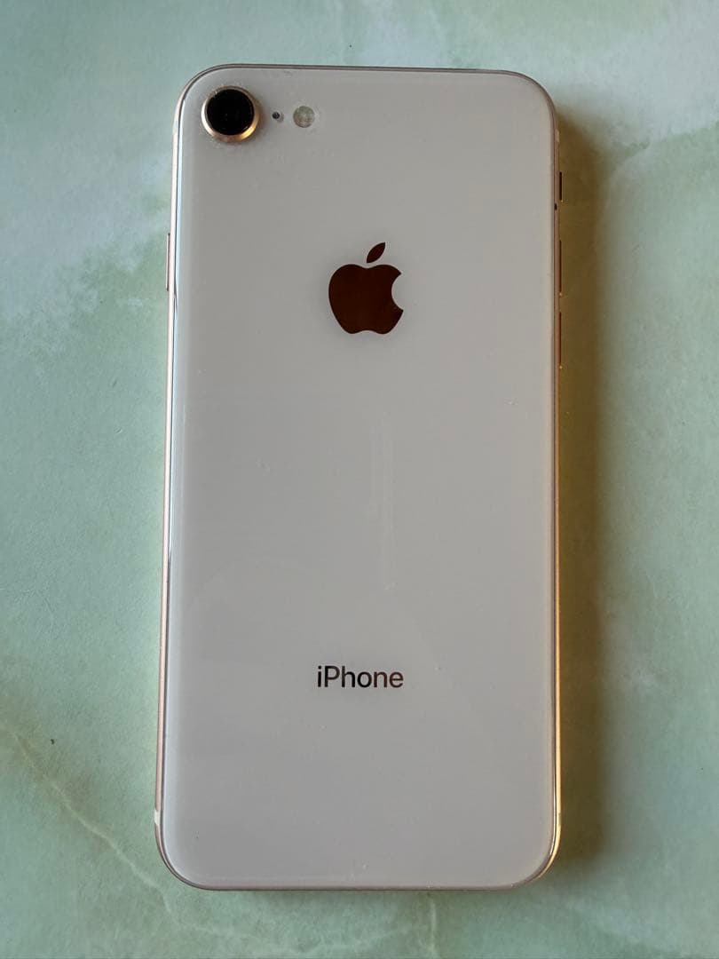 iPhone 8 ゴールド本体SIMフリー64GB