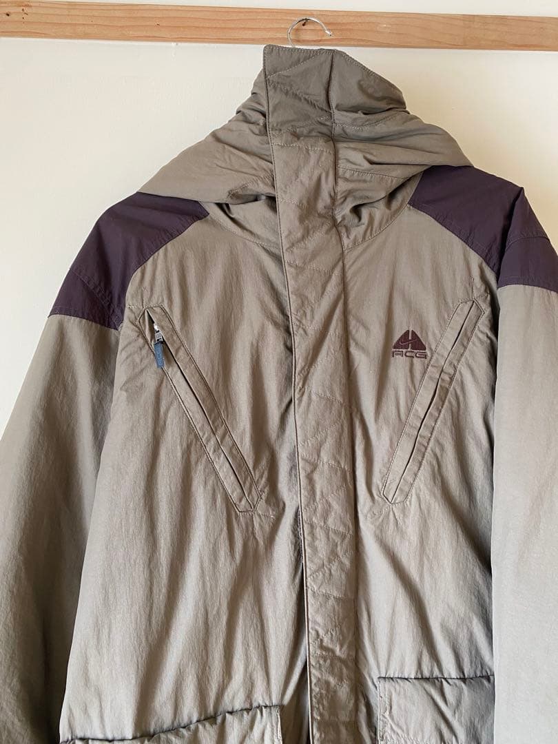 ナイキ　ACG オリーブグリーン ダウンジャケット フード付き