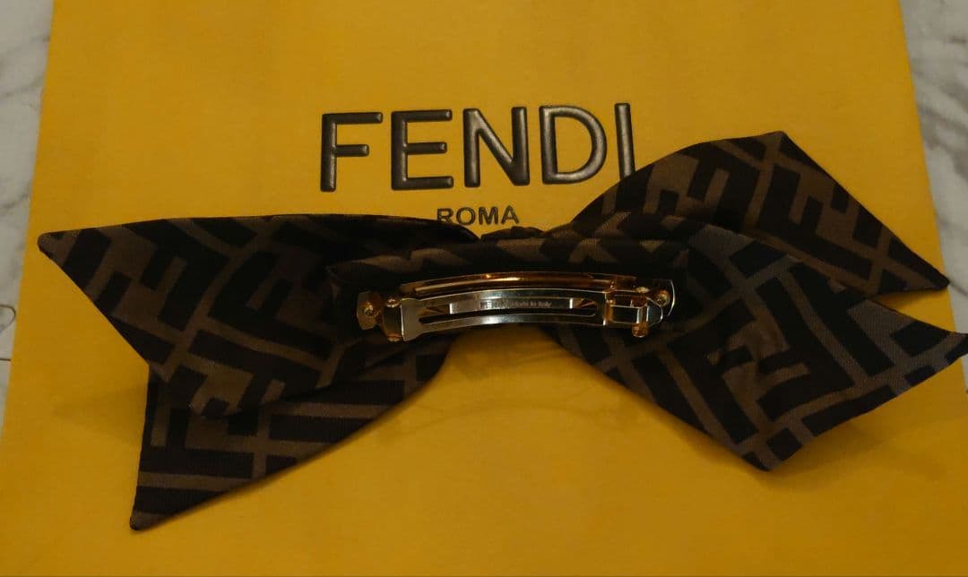 フェンディ リボン バレッタ