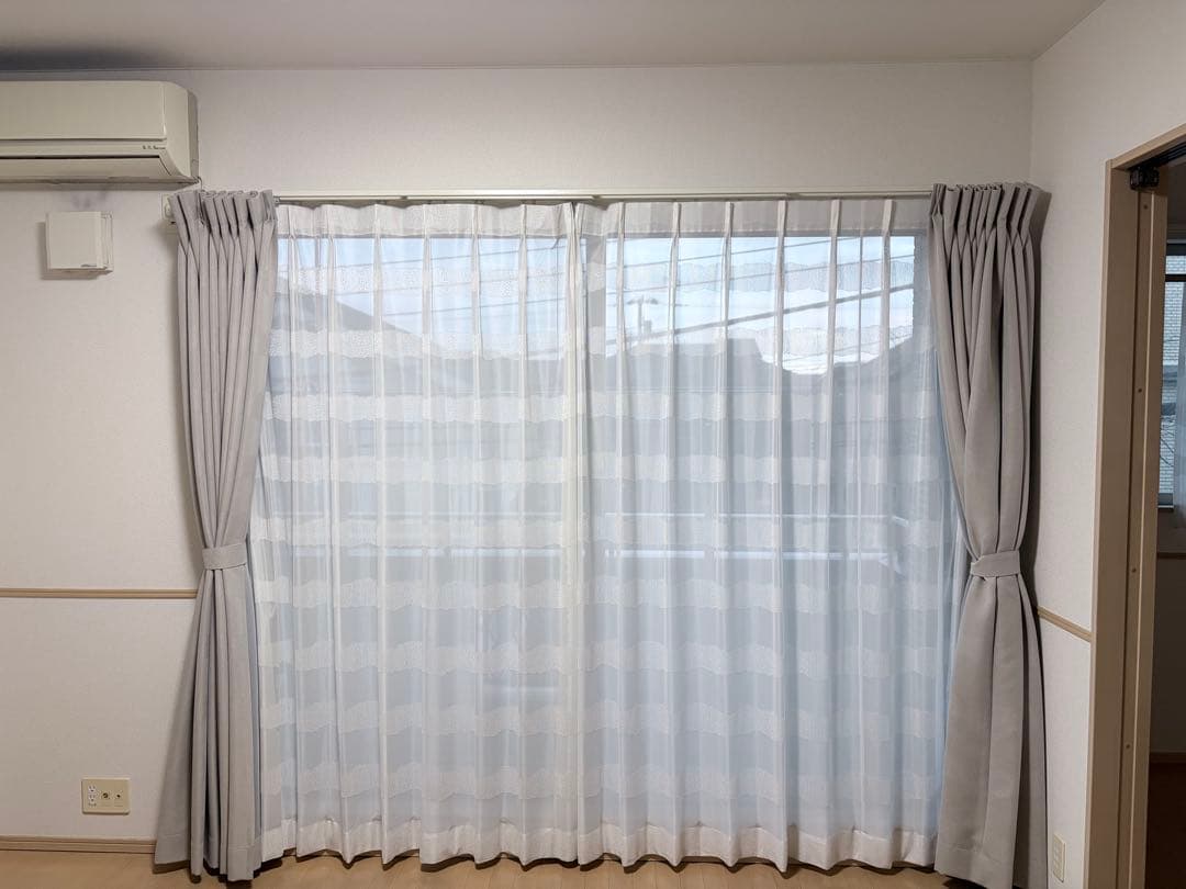 【廃盤希少品】unicoドレープカーテン 遮光 グレージュ　幅260×丈215