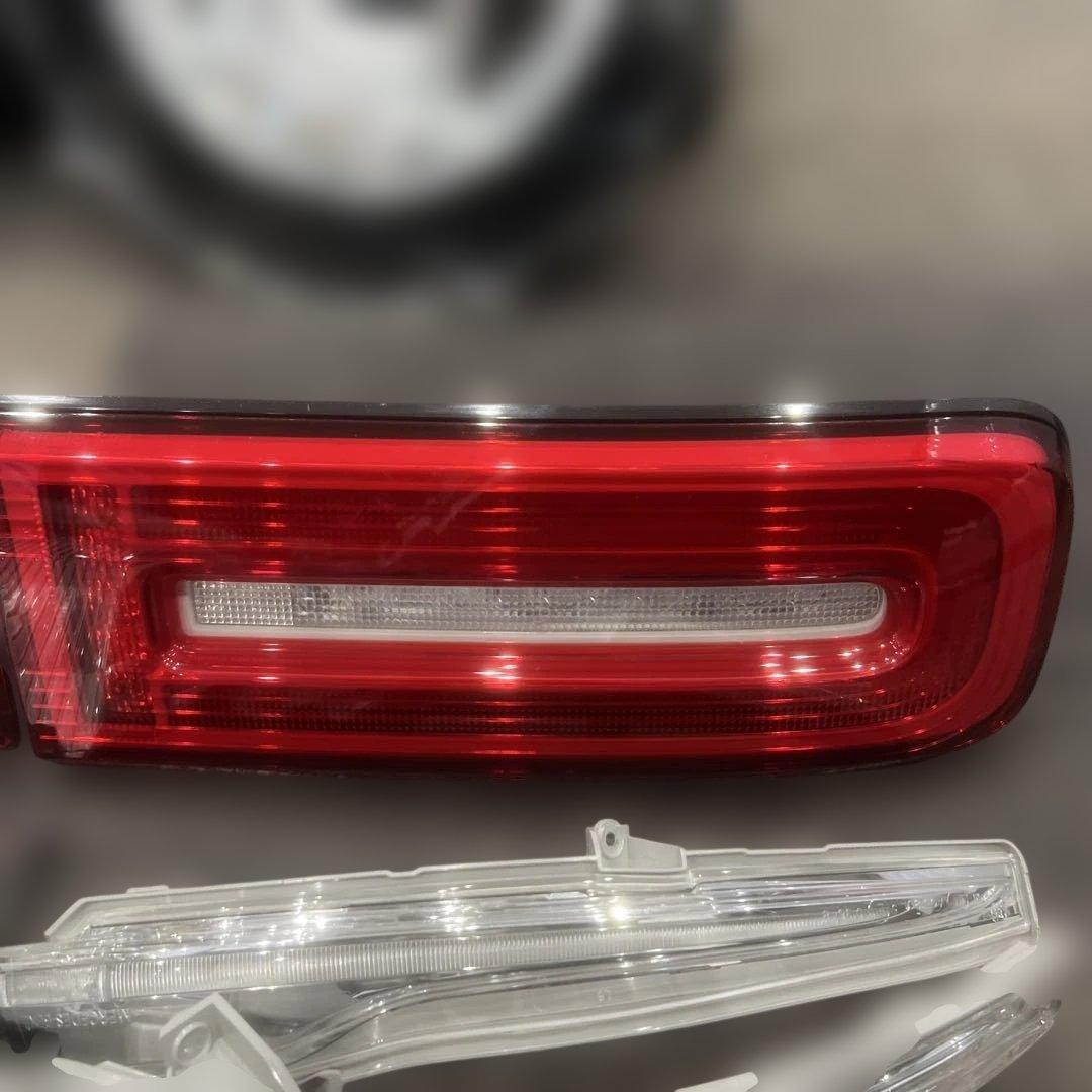 早い者勝ち‼️946 Mercedes-Benz ランプセット