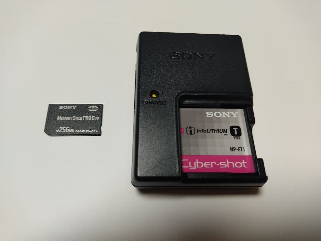 SONY DSC-T5 メモリとカメラケースのおまけ付き