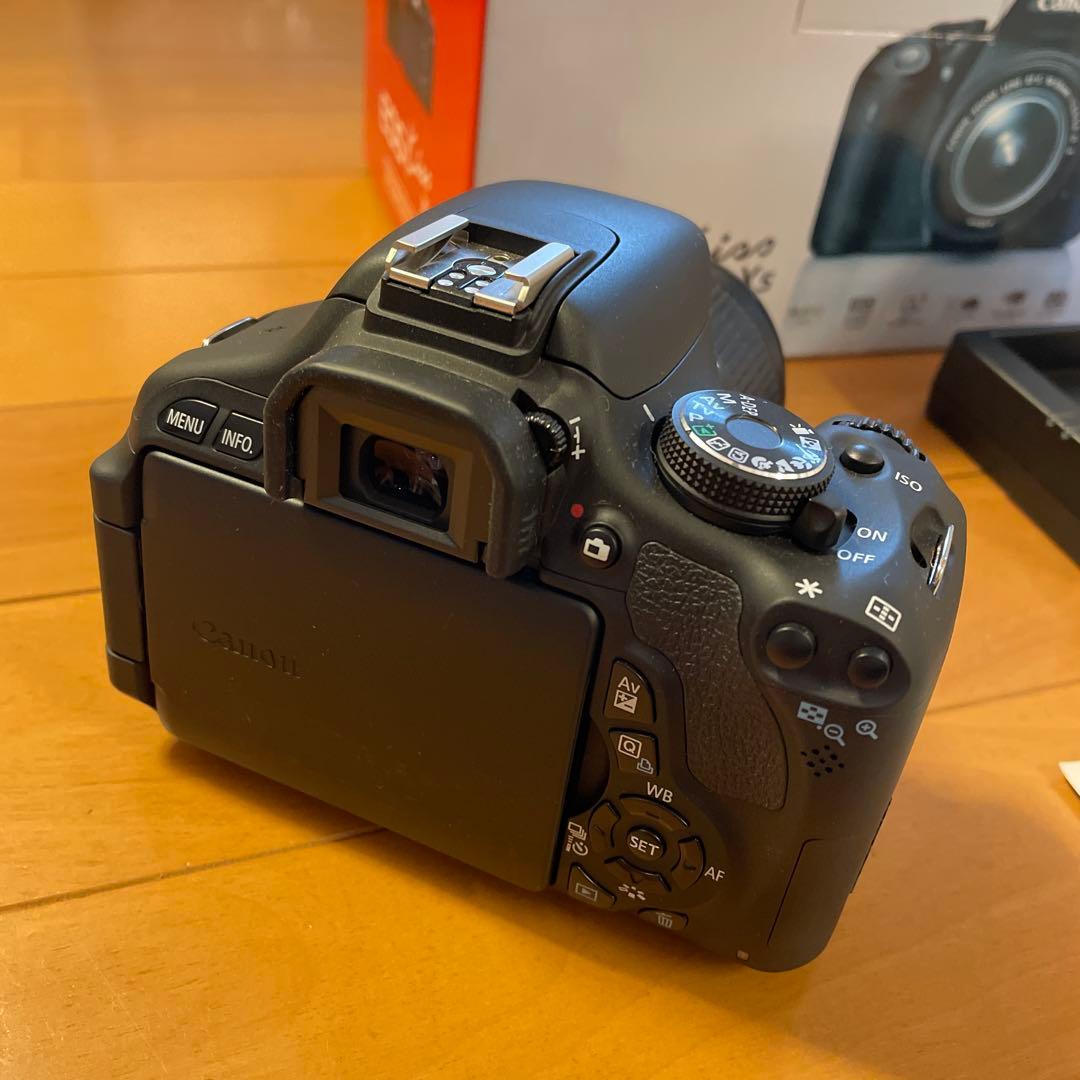 Canon EOS Kiss X5 デジタル一眼レフと追加レンズ