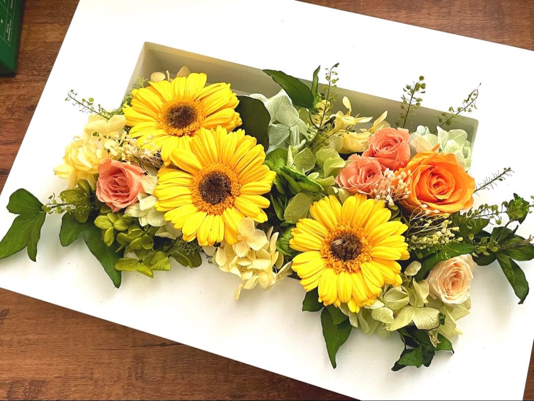 『おひさま色のガーベラアレンジ』フレームアレンジ　プリザーブドフラワー　ケース付