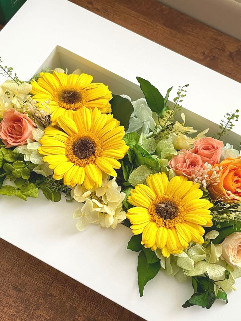 『おひさま色のガーベラアレンジ』フレームアレンジ　プリザーブドフラワー　ケース付