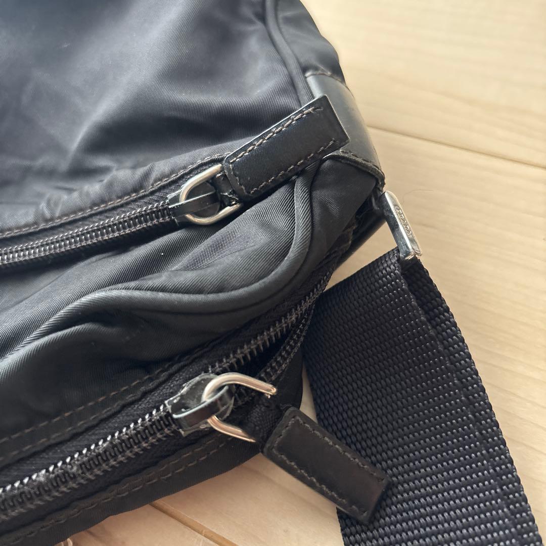 PRADA プラダ ナイロン ロゴプレート 三角プレート ショルダーバッグ