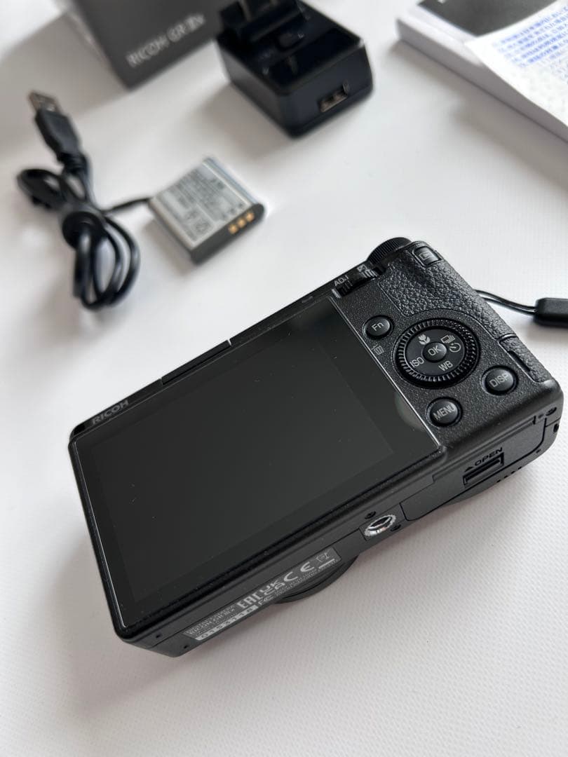 【4年以上の保証書付・撮影枚数328枚】RICOH GR IIIx