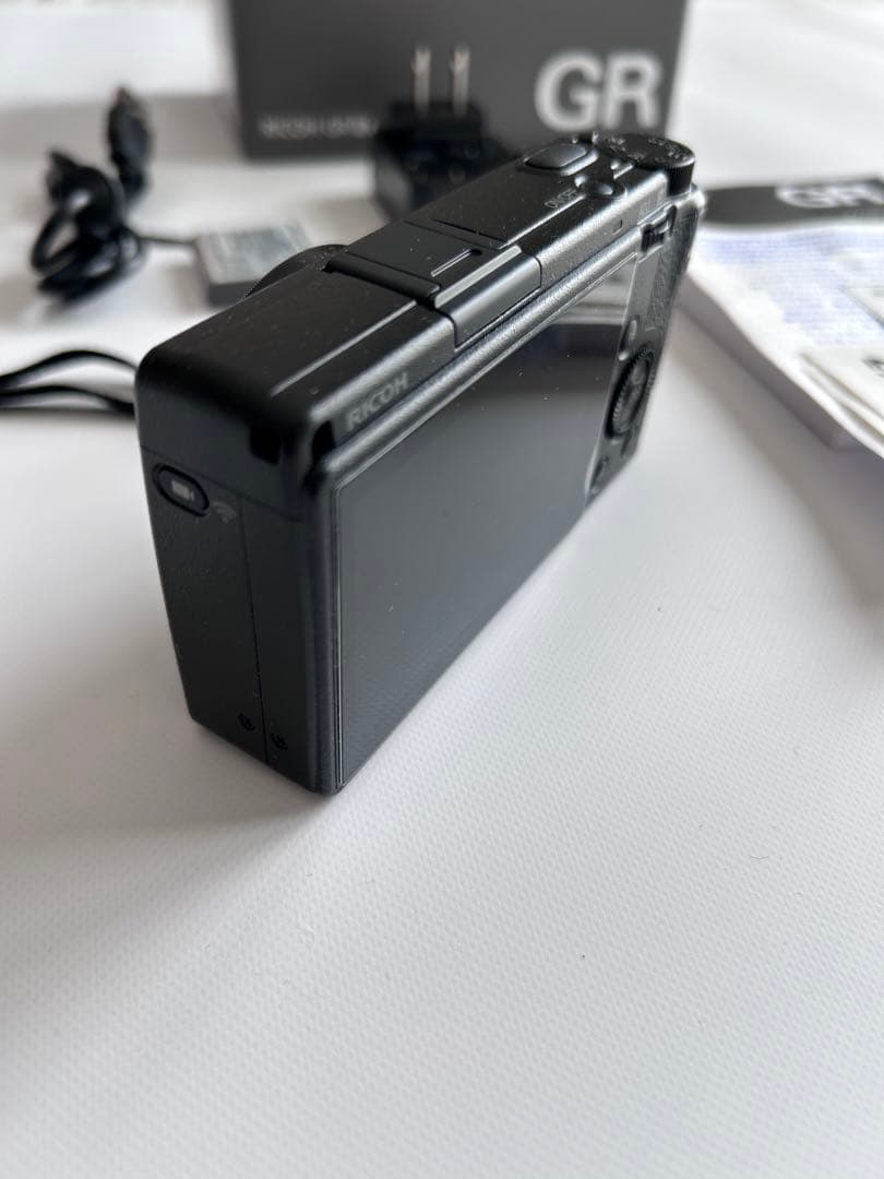 【4年以上の保証書付・撮影枚数328枚】RICOH GR IIIx