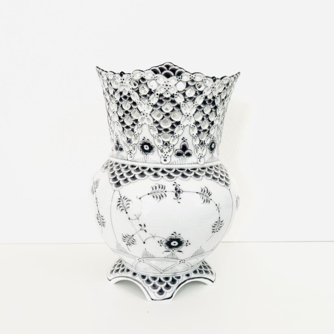 新品 廃盤ロイヤルコペンハーゲン ブラックフルーテッド ハーフレース ベース花瓶