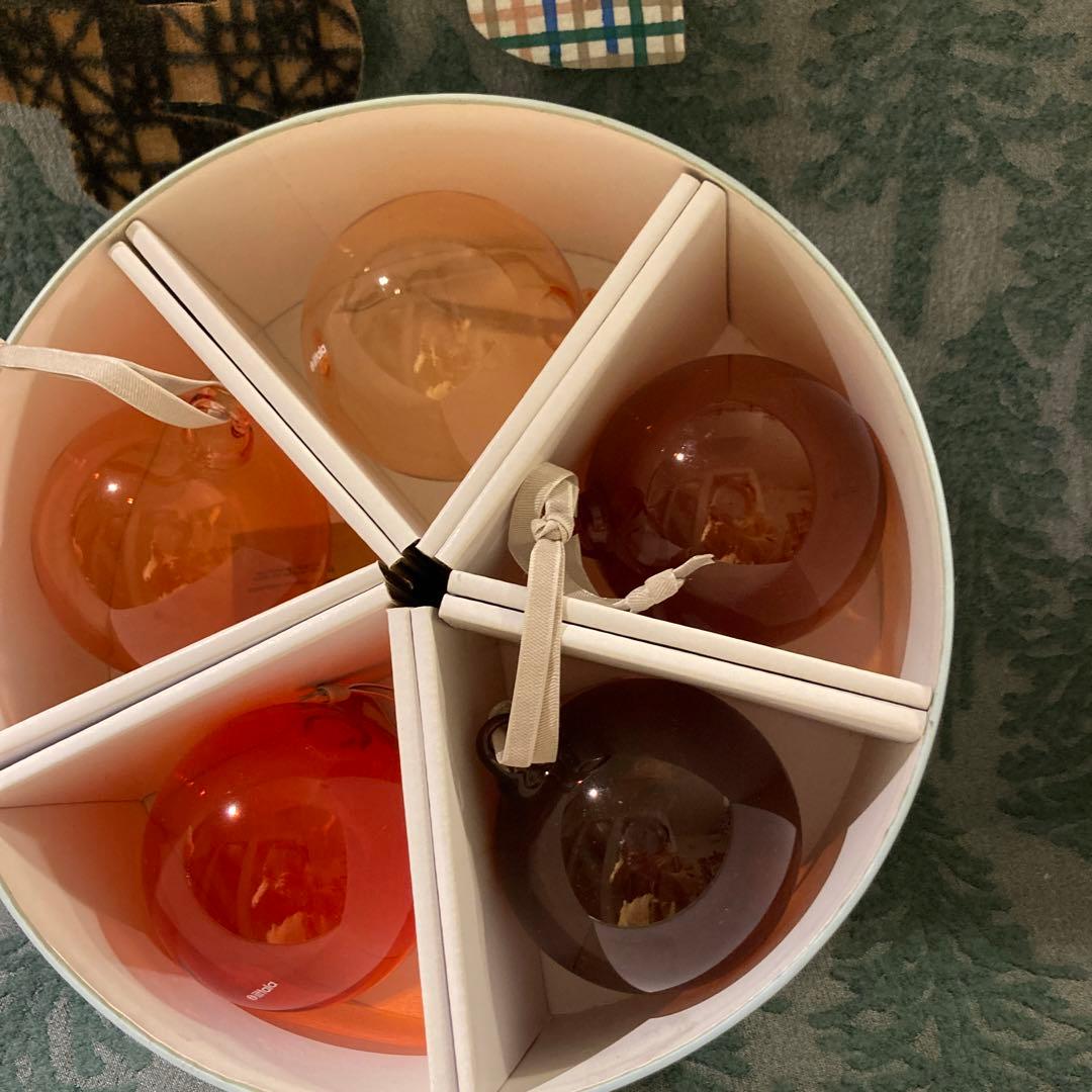 イッタラ　ガラスボール　オーナメントピンク　ミナペルホネンおまけチャームつき！