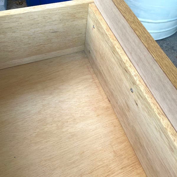 日本製　カラー3段チェスト　JONリビング　ネスタ　北欧デザイン