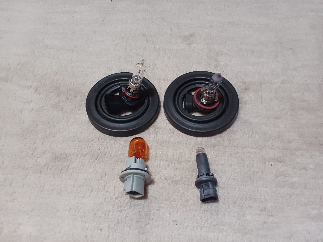 NZE164カローラアクシオ左ベットライト