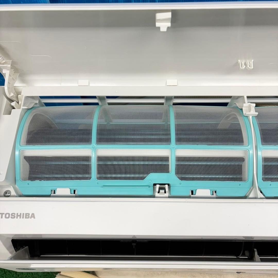 642 ルームエアコン　2022年製　容量2.2kw 6畳〜8畳向け　美品