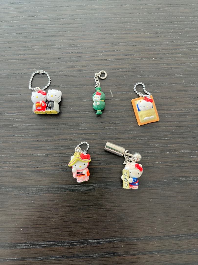 ロ*ズ様 ご当地キティーちゃんペンセット約175本 など