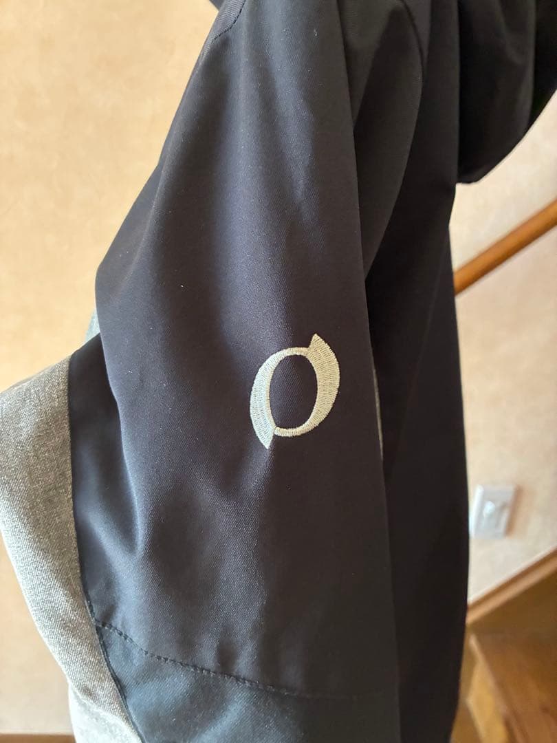 オンヨネ　スキーウェア ジャケットとパンツセット 黒とグレー